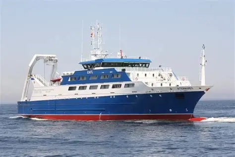 BATEAU DE TRANSPORT